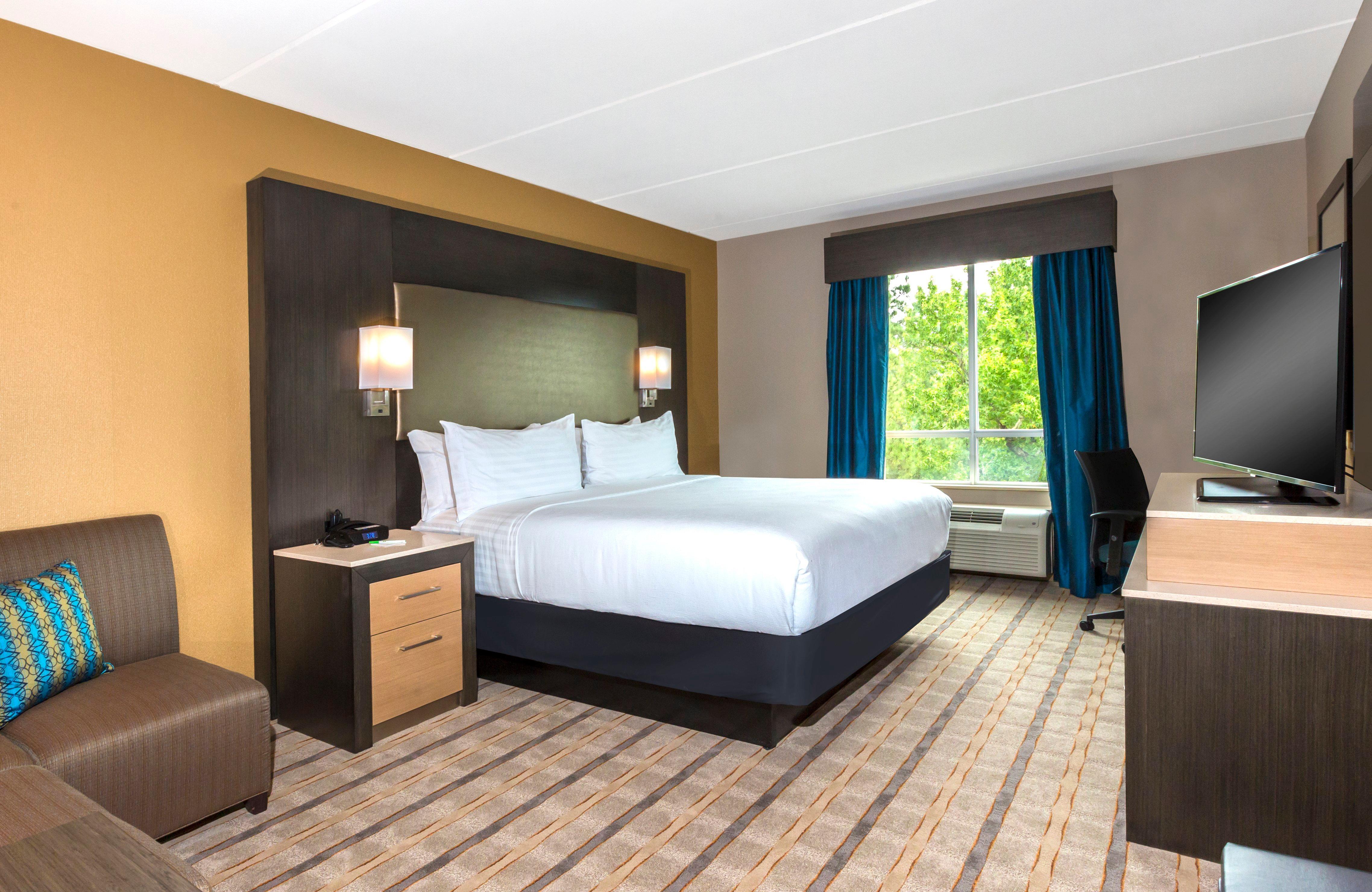 Crowne Plaza Shenandoah - The Woodlands